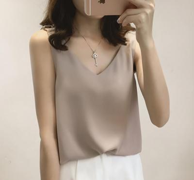 фото 2 Топик с v-образным вырезом